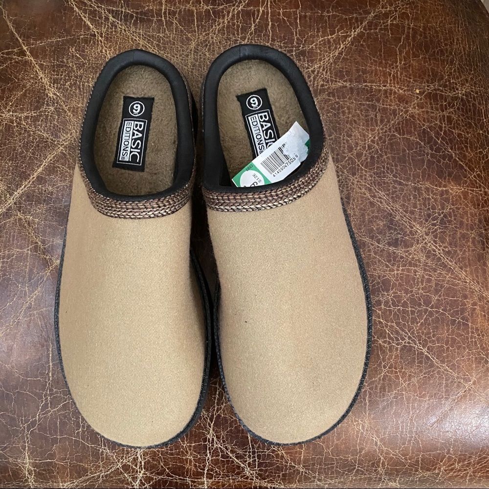NWT! Basic Edition tan cotton upper mule 9